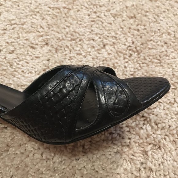 Nine West Black Leather Reptile Print Slip On Heels (Size: 8M) - Picture 4 of 8